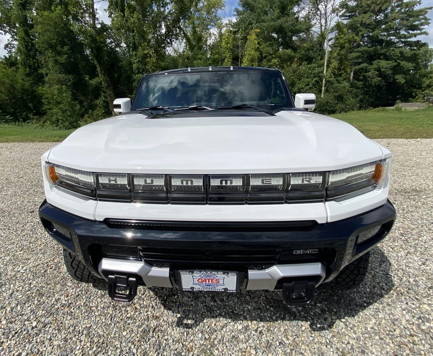 2023 GMC Hummer EV - Image 9 of 31