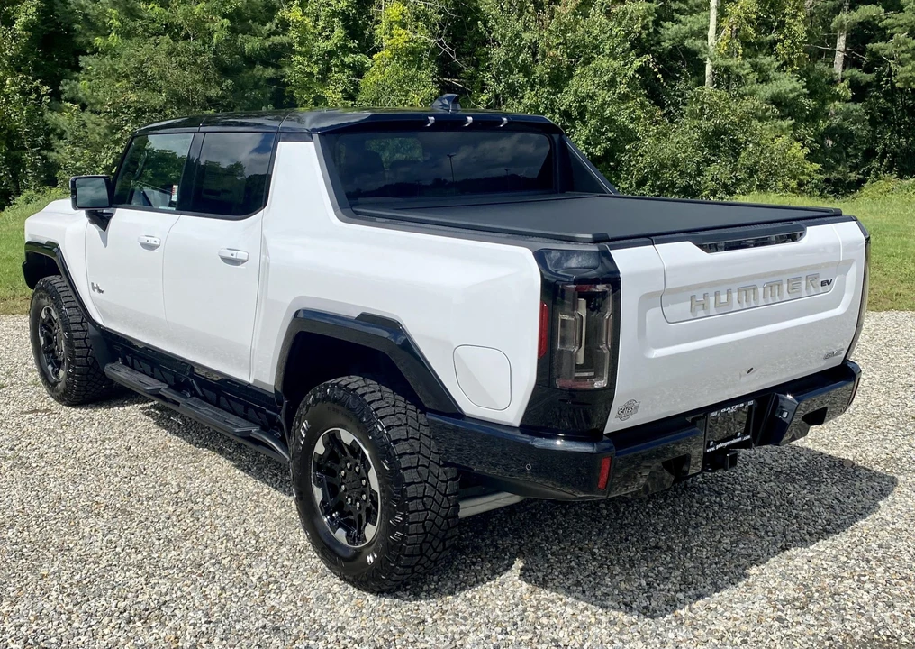 2023 GMC Hummer EV - Image 28 of 31