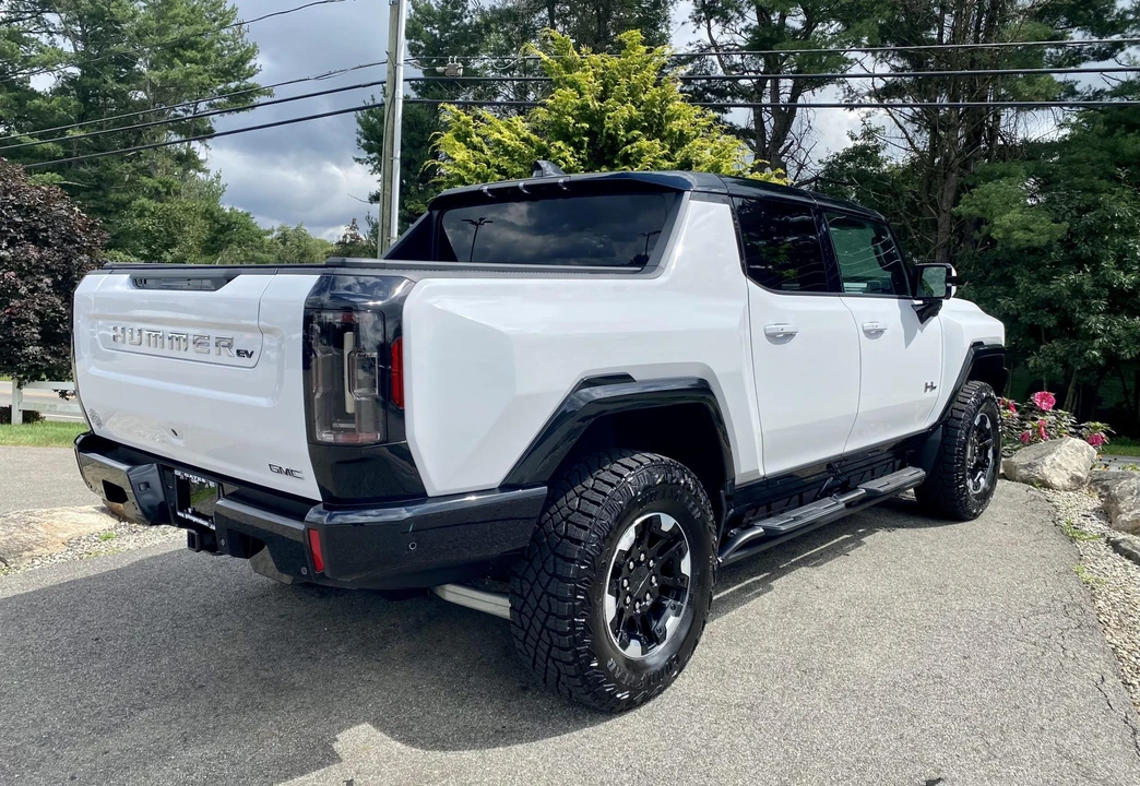 2023 GMC Hummer EV - Image 22 of 31