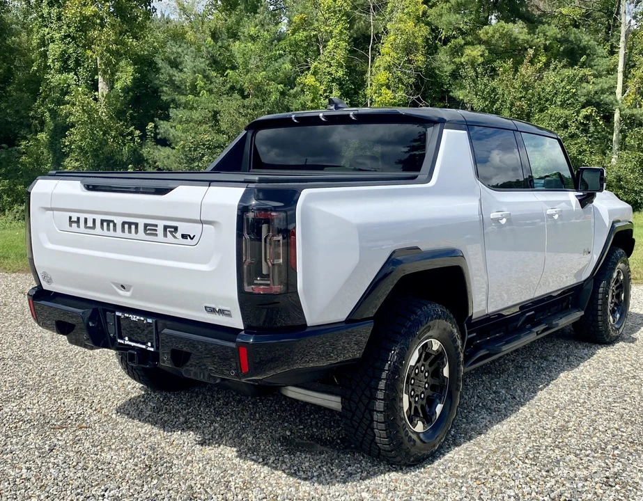 2023 GMC Hummer EV - Image 24 of 31