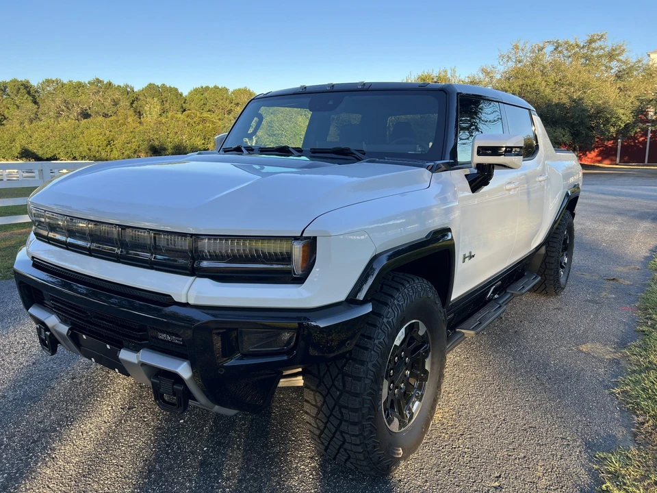 2023 GMC Hummer EV - Image 7 of 31