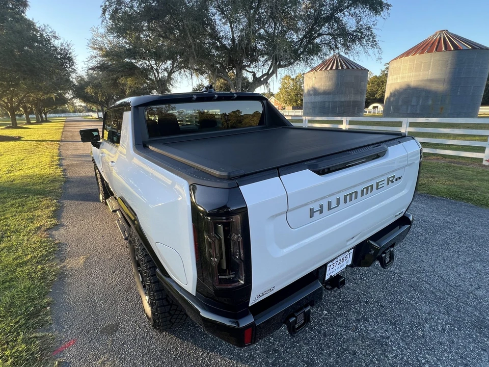 2023 GMC Hummer EV - Image 8 of 31