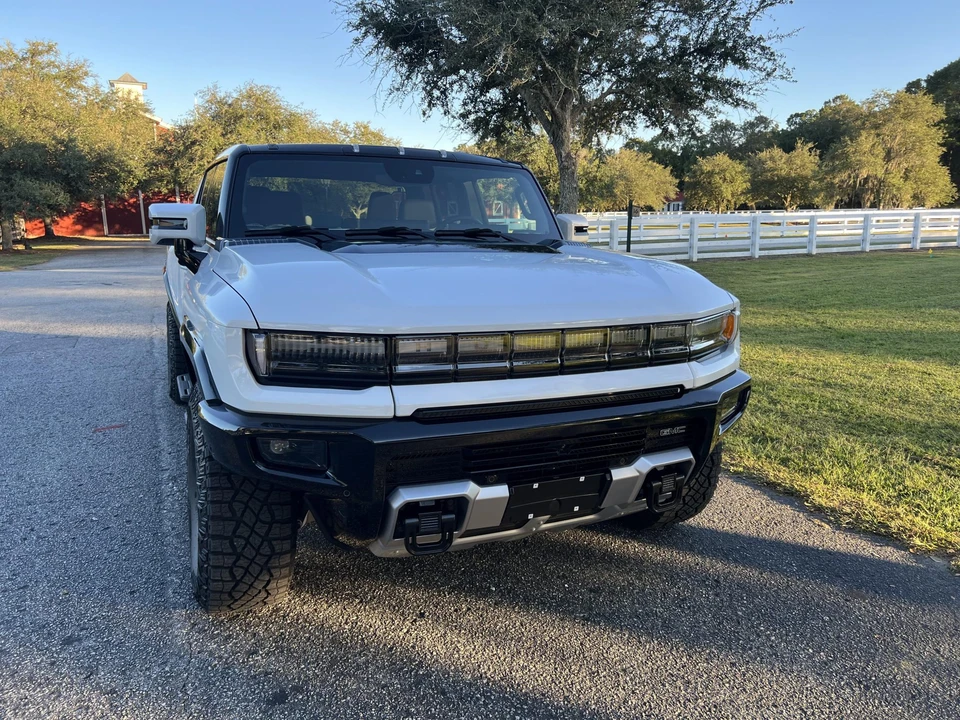 2023 GMC Hummer EV - Image 17 of 31