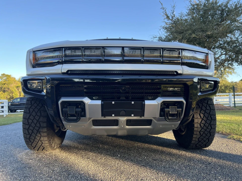 2023 GMC Hummer EV - Image 26 of 31