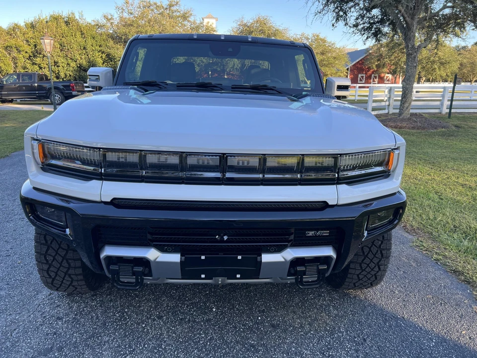 2023 GMC Hummer EV - Image 18 of 31