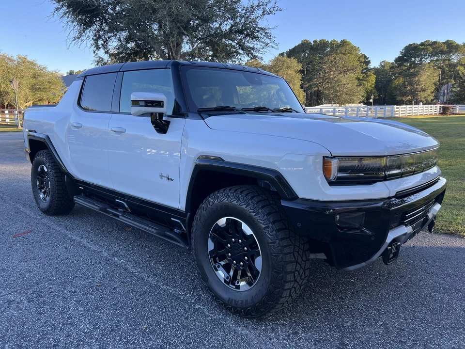 2023 GMC Hummer EV - Image 16 of 31