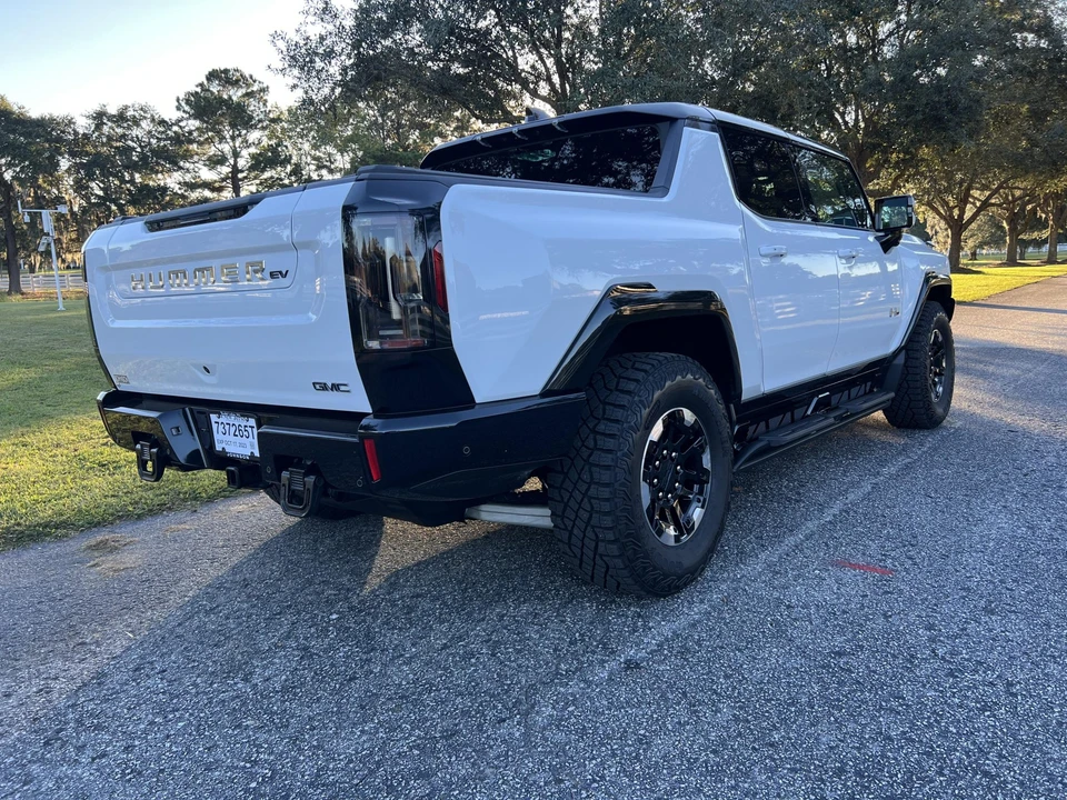 2023 GMC Hummer EV - Image 11 of 31