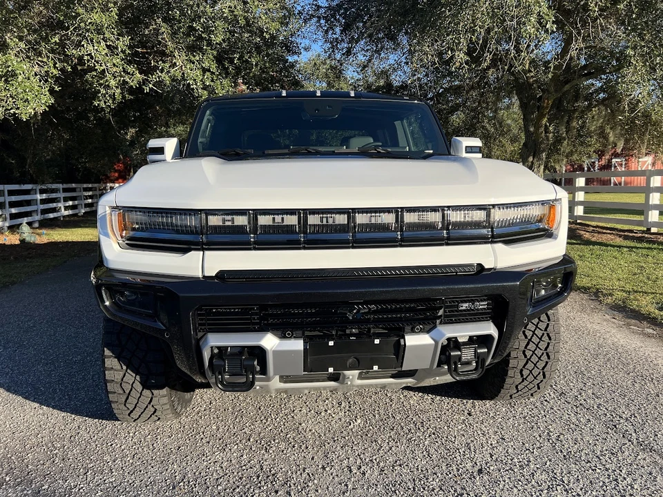 2023 GMC Hummer EV - Image 25 of 31