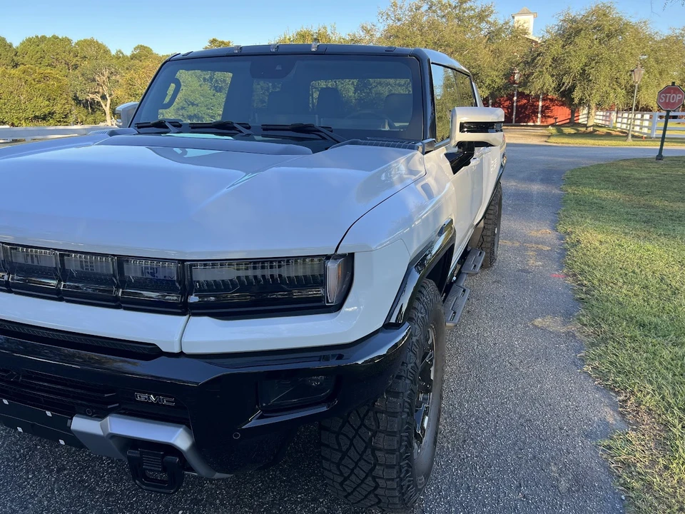 2023 GMC Hummer EV - Image 20 of 31