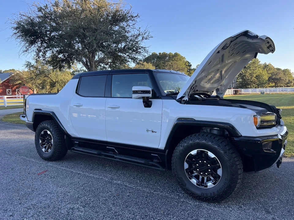 2023 GMC Hummer EV - Image 22 of 31