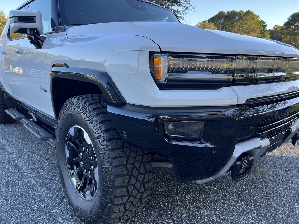 2023 GMC Hummer EV - Image 28 of 31