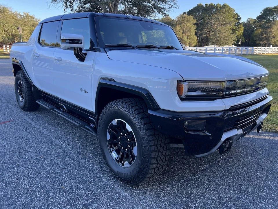 2023 GMC Hummer EV - Image 15 of 31