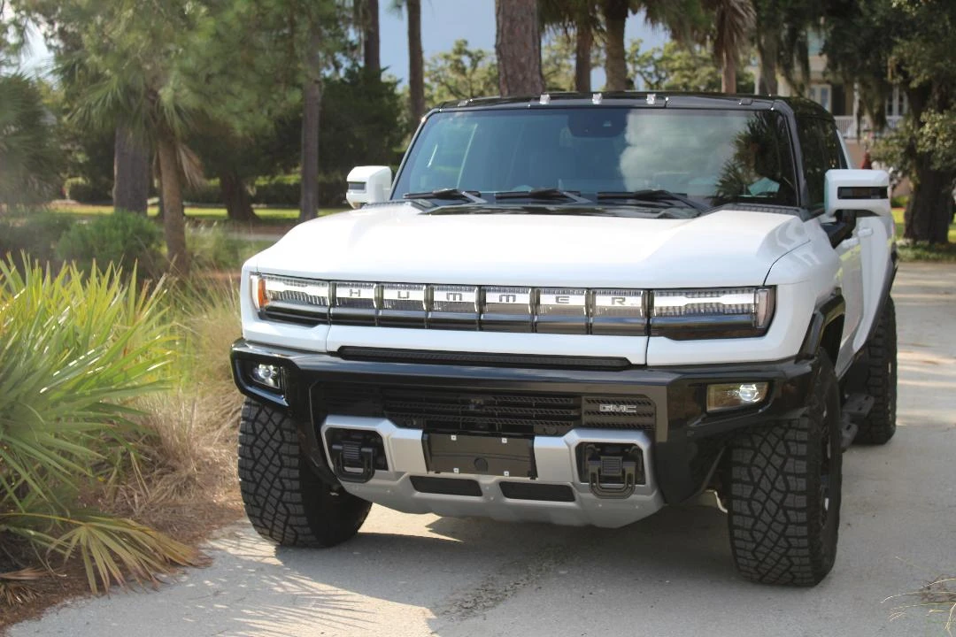 2023 GMC Hummer EV - Image 2 of 31