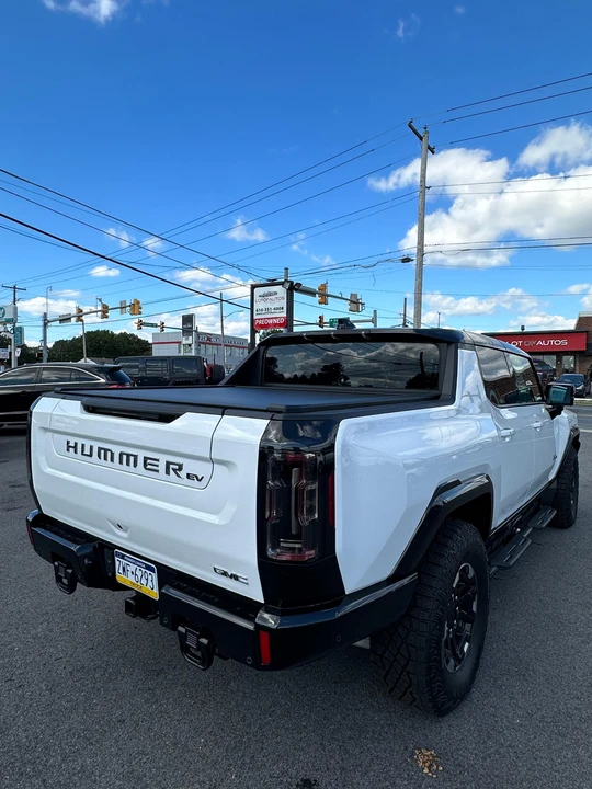 2023 GMC Hummer EV - Image 17 of 31