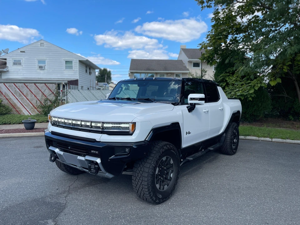 2023 GMC Hummer EV - Image 8 of 31