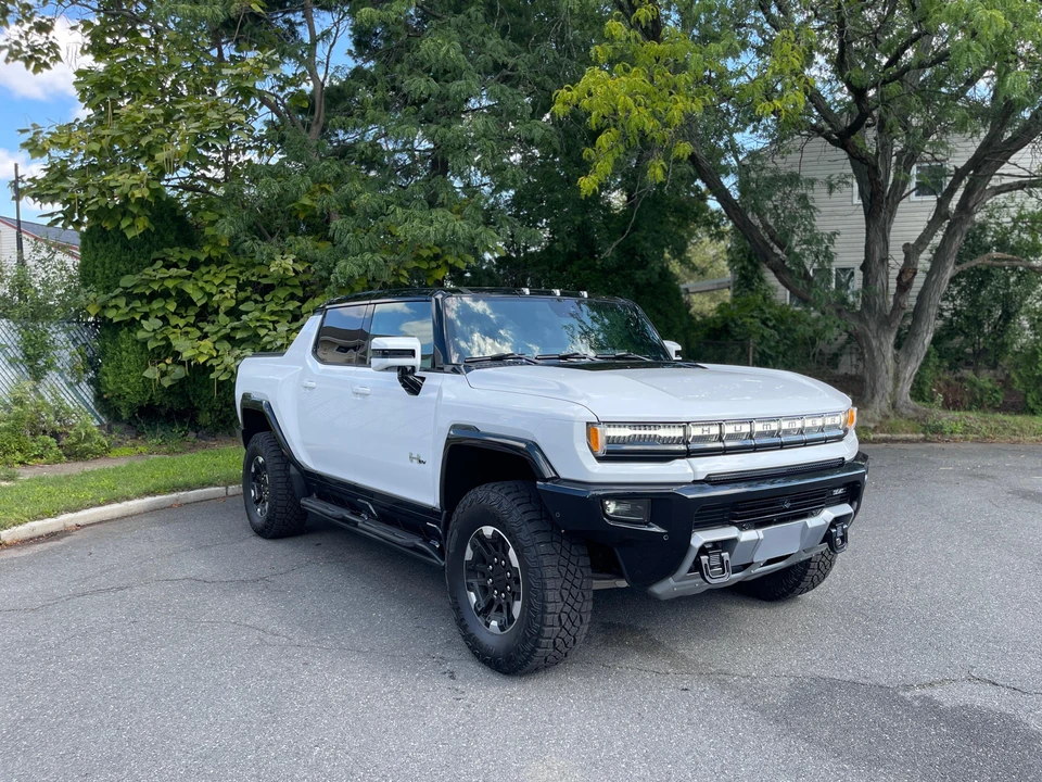 2023 GMC Hummer EV - Image 23 of 31