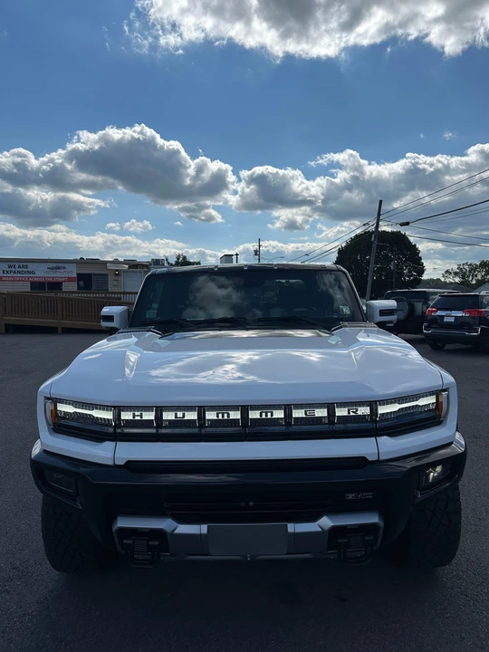 2023 GMC Hummer EV - Image 6 of 31