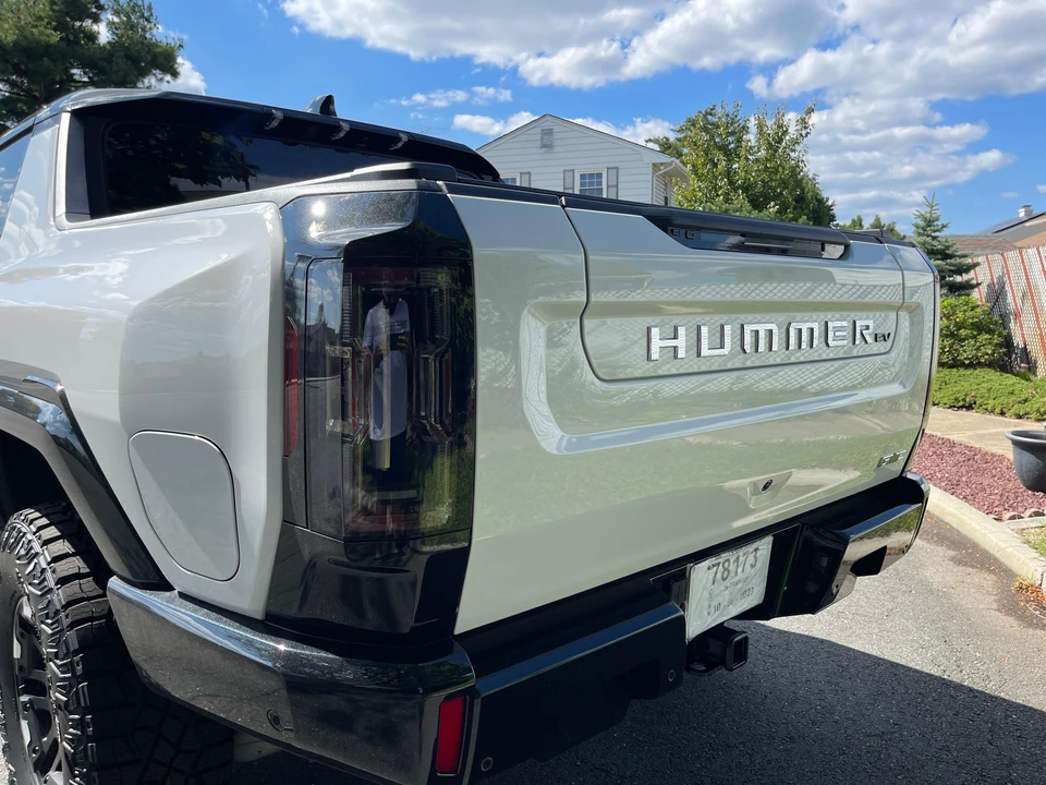 2023 GMC Hummer EV - Image 30 of 31