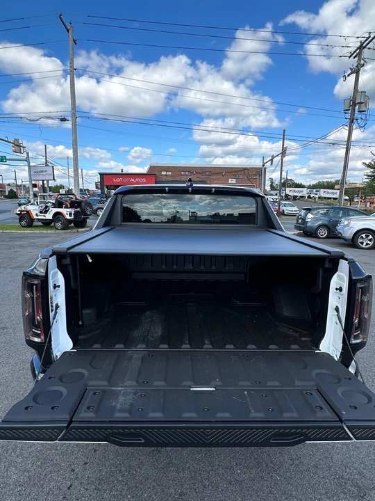 2023 GMC Hummer EV - Image 15 of 31