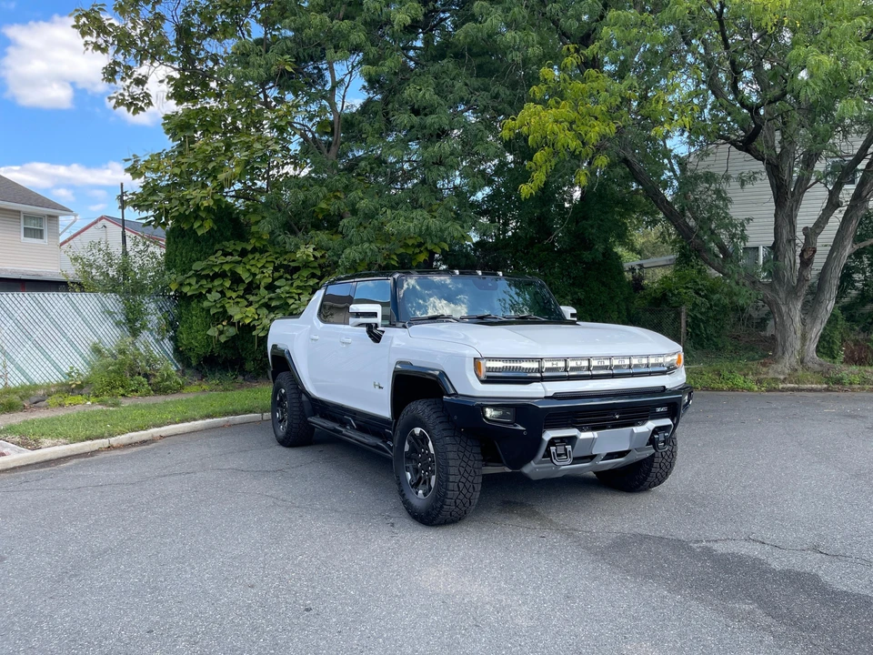 2023 GMC Hummer EV - Image 24 of 31
