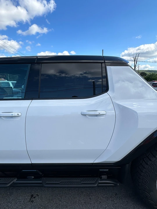 2023 GMC Hummer EV - Image 27 of 31