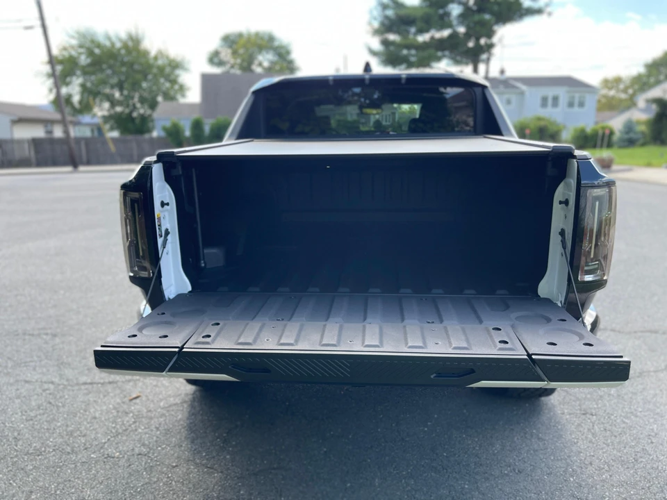 2023 GMC Hummer EV - Image 14 of 31