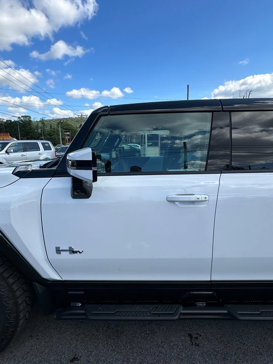 2023 GMC Hummer EV - Image 26 of 31