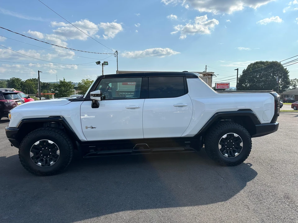 2023 GMC Hummer EV - Image 9 of 31