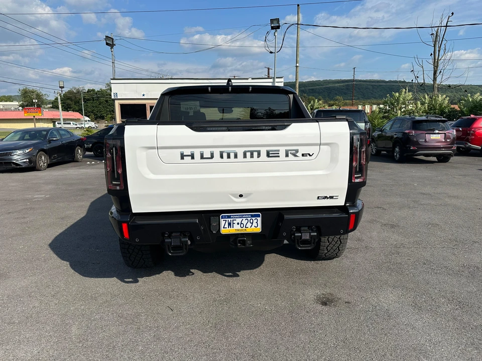 2023 GMC Hummer EV - Image 13 of 31