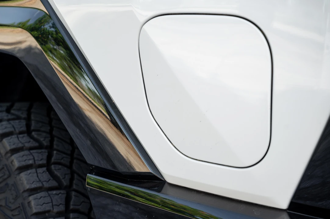 2023 GMC Hummer EV - Image 27 of 31