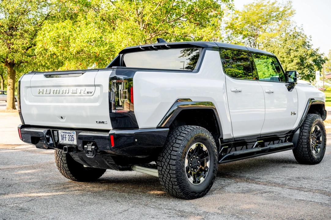 2023 GMC Hummer EV - Image 11 of 31