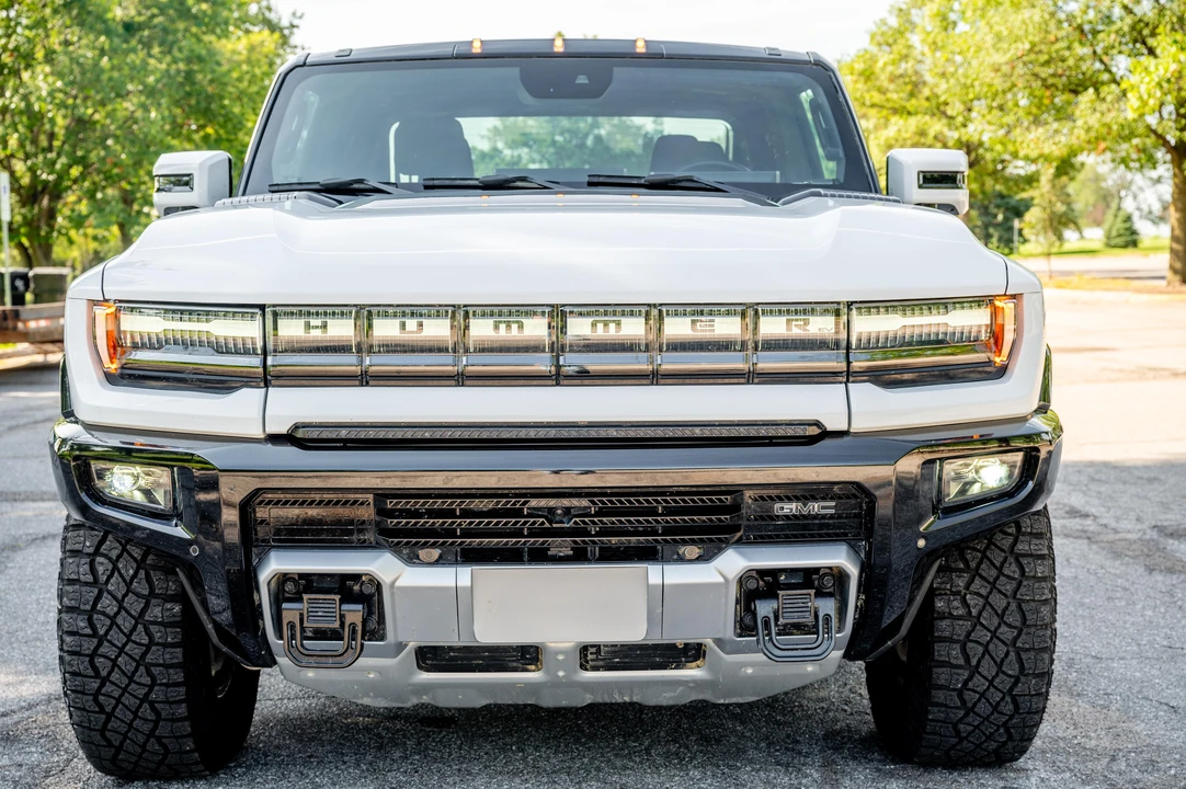 2023 GMC Hummer EV - Image 6 of 31