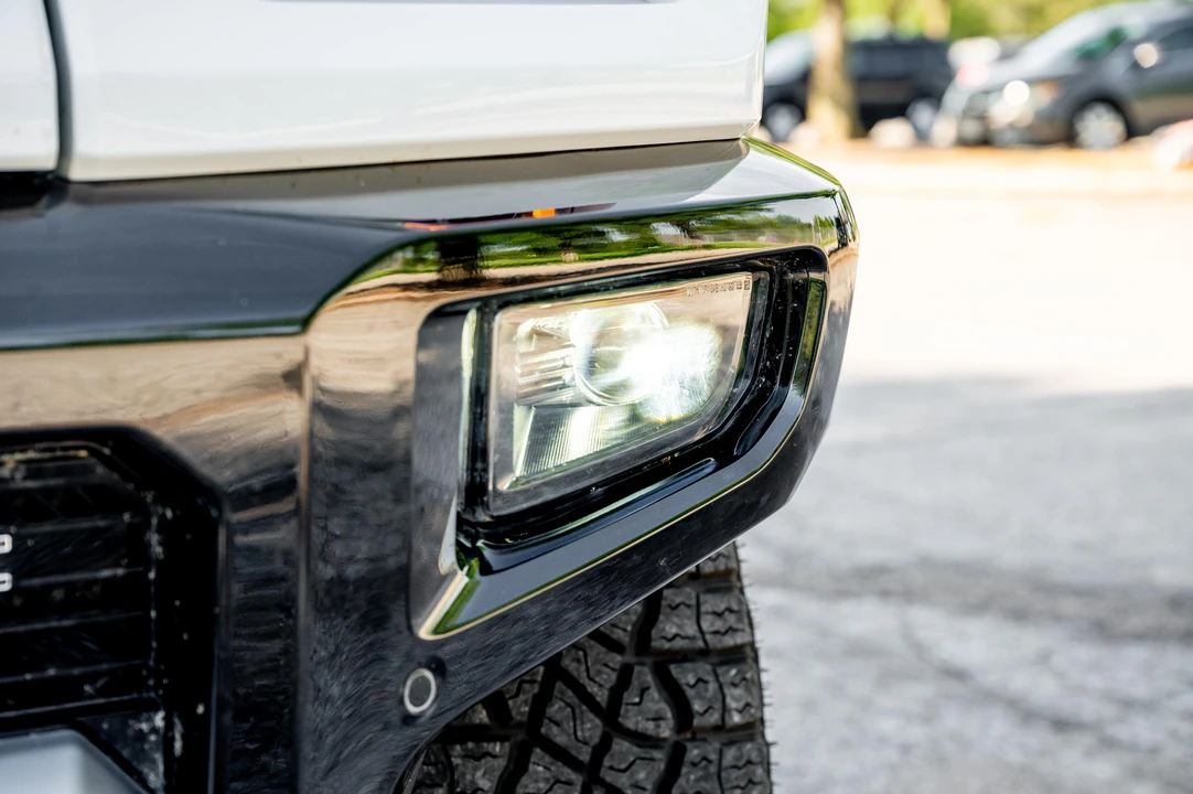2023 GMC Hummer EV - Image 18 of 31