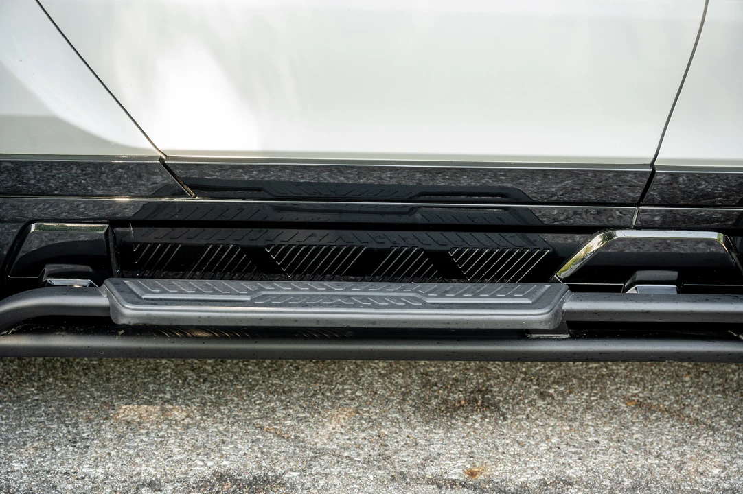 2023 GMC Hummer EV - Image 24 of 31