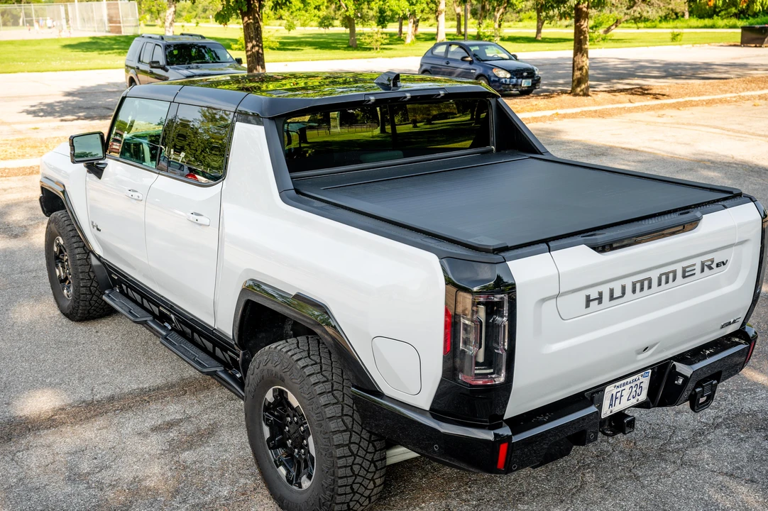 2023 GMC Hummer EV - Image 9 of 31