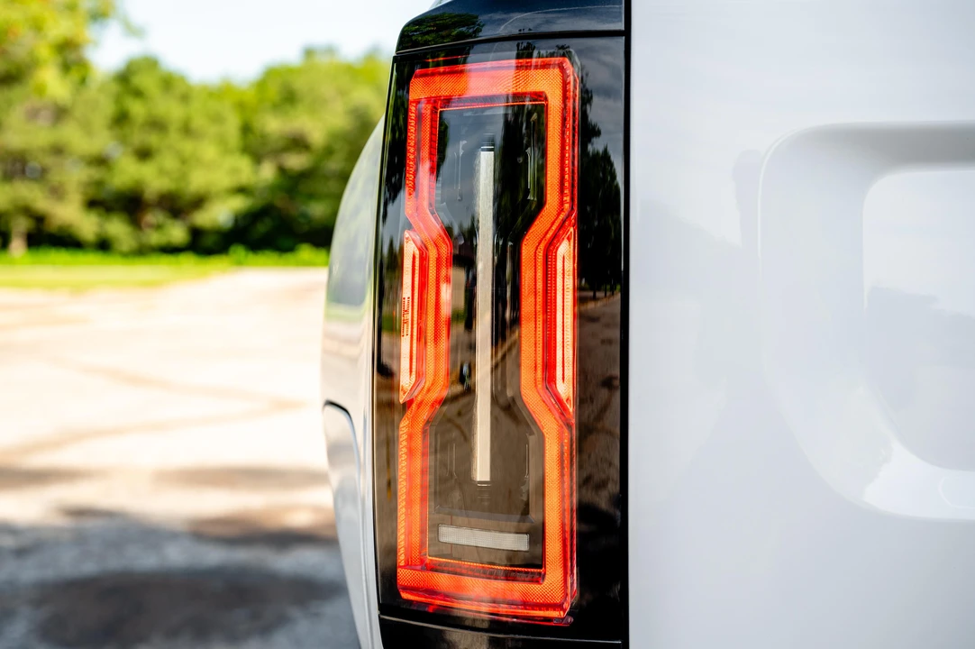 2023 GMC Hummer EV - Image 30 of 31