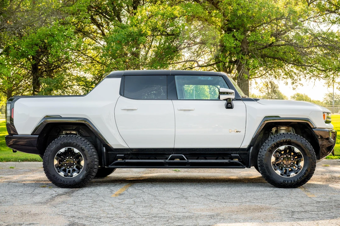 2023 GMC Hummer EV - Image 3 of 31