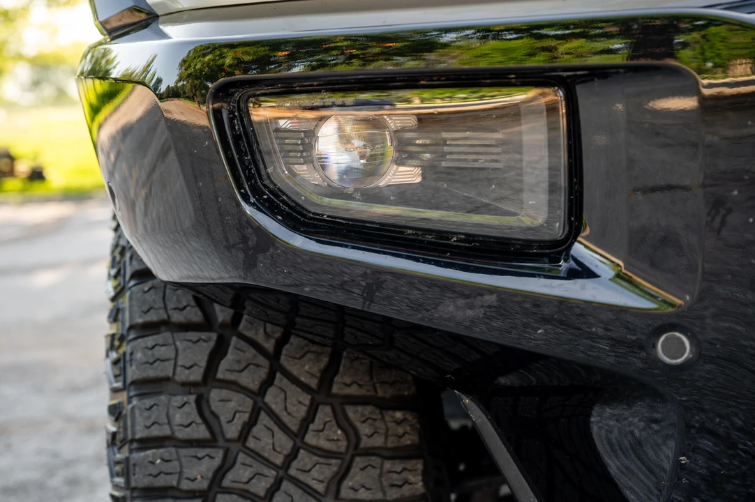 2023 GMC Hummer EV - Image 14 of 31