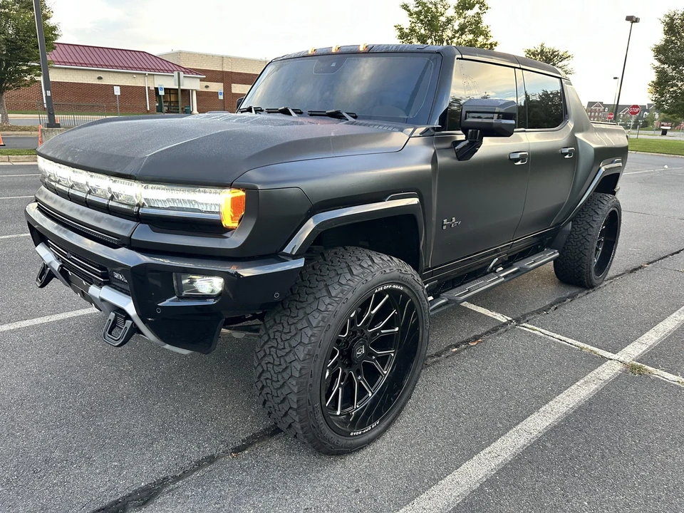 2023 GMC Hummer EV - Image 4 of 31