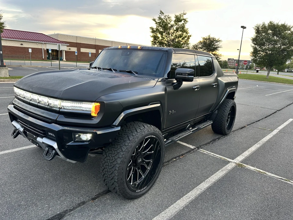 2023 GMC Hummer EV - Image 5 of 31