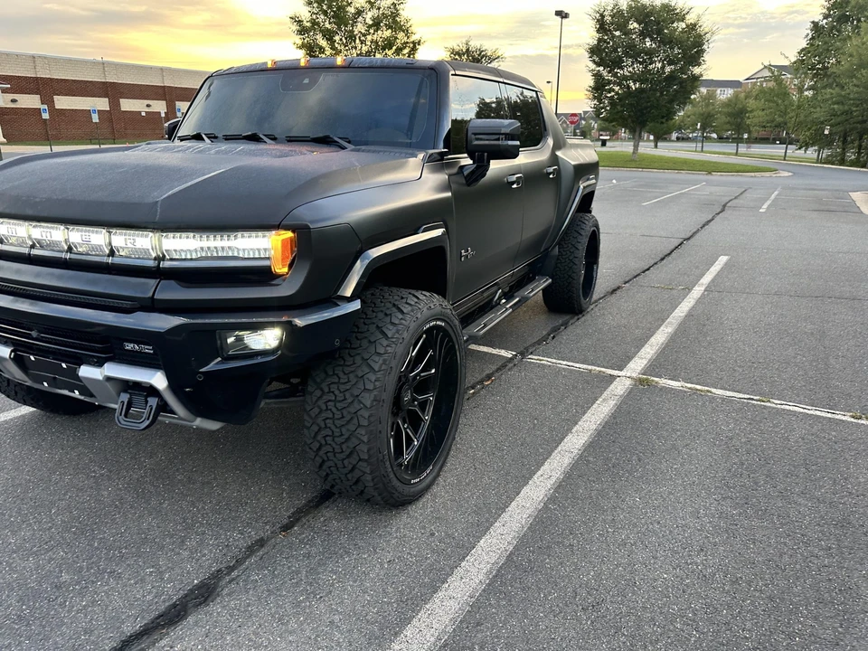 2023 GMC Hummer EV - Image 31 of 31