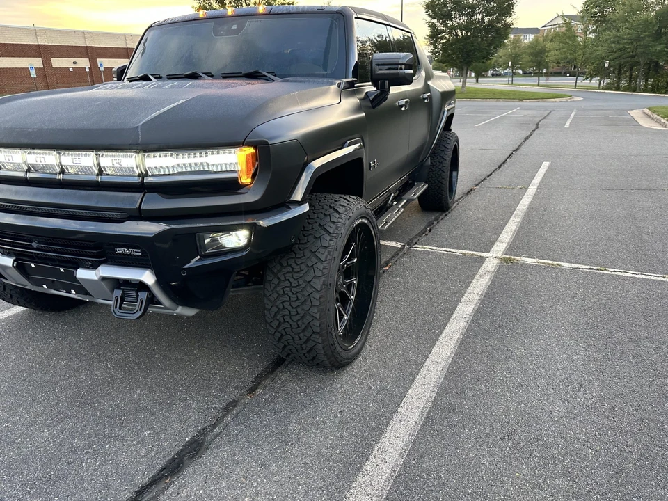 2023 GMC Hummer EV - Image 30 of 31