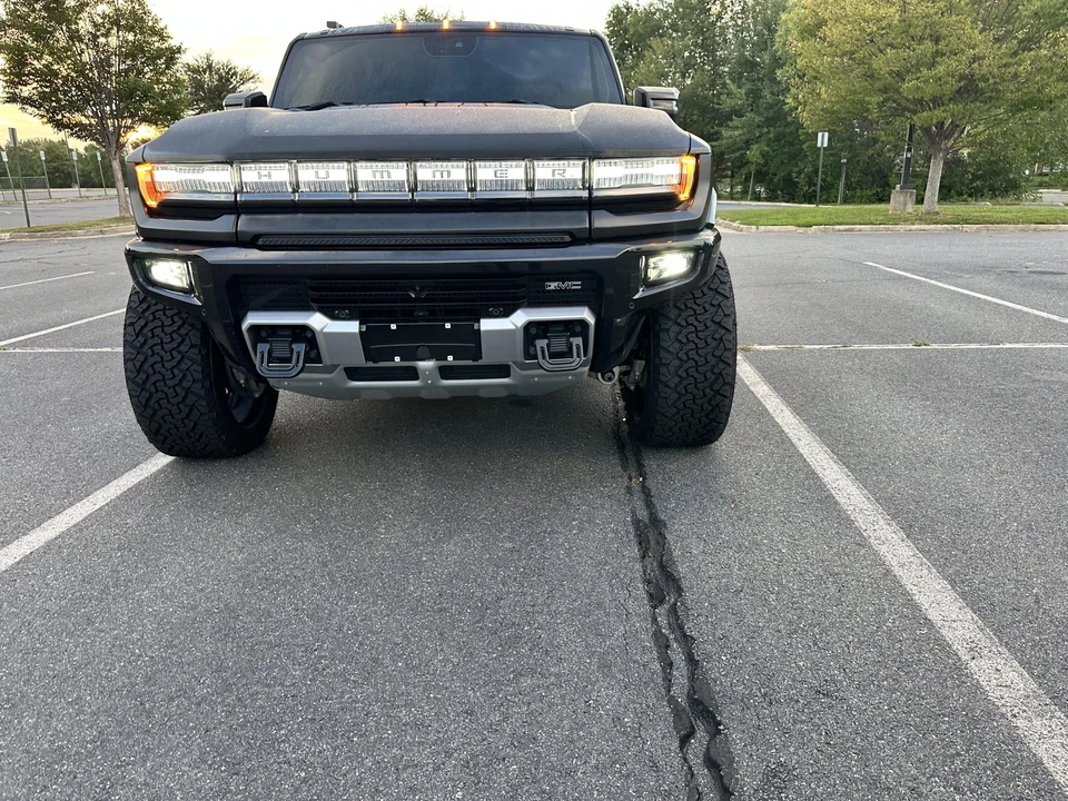 2023 GMC Hummer EV - Image 25 of 31