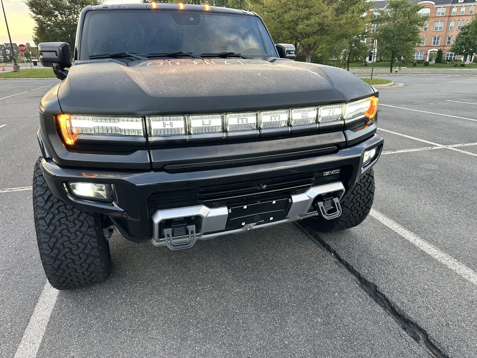 2023 GMC Hummer EV - Image 23 of 31