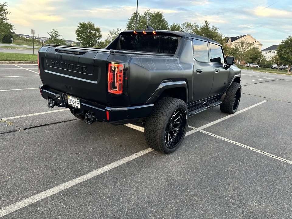 2023 GMC Hummer EV - Image 17 of 31