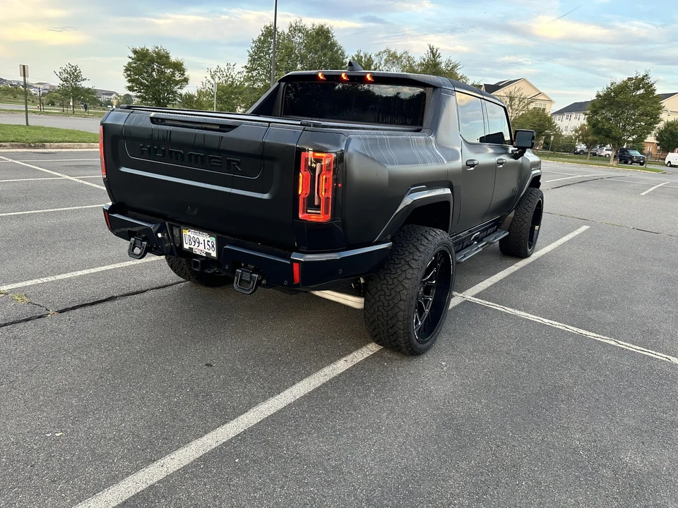 2023 GMC Hummer EV - Image 16 of 31