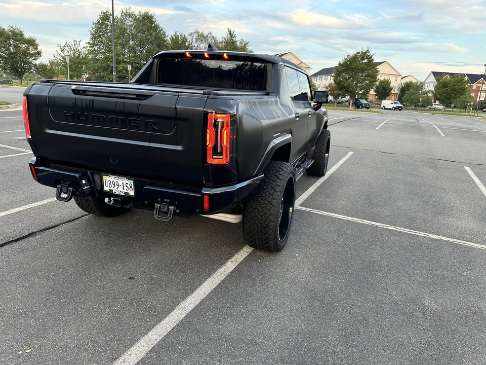 2023 GMC Hummer EV - Image 15 of 31