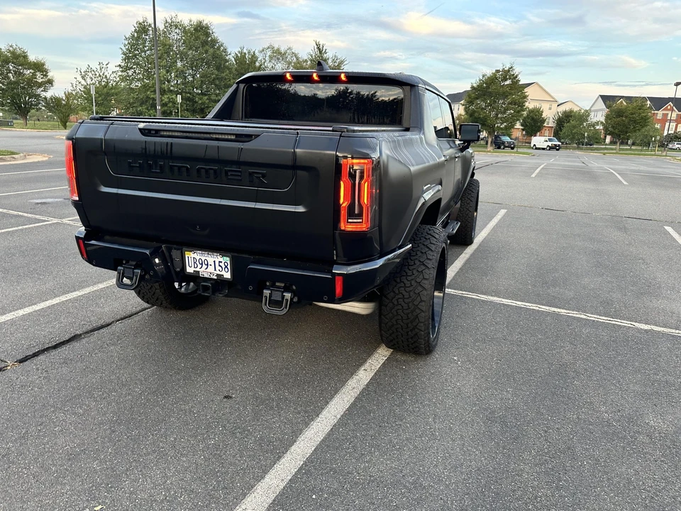 2023 GMC Hummer EV - Image 14 of 31