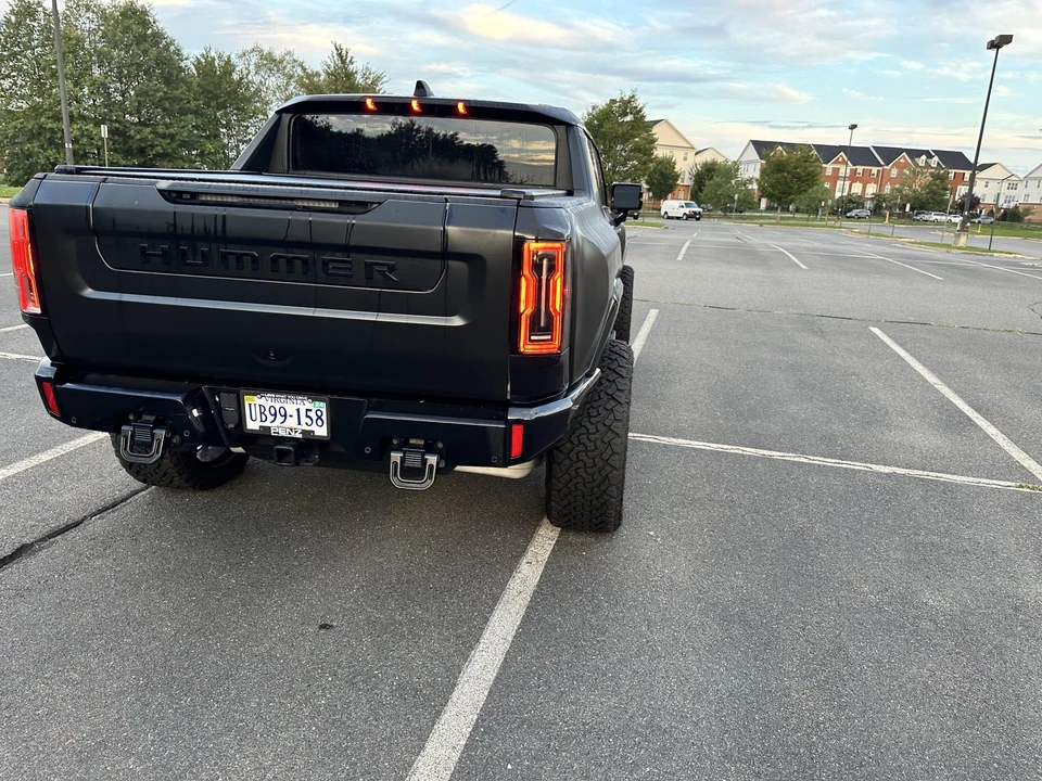 2023 GMC Hummer EV - Image 11 of 31