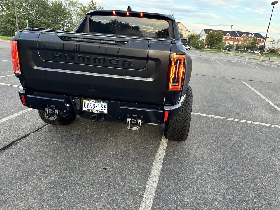 2023 GMC Hummer EV - Image 12 of 31
